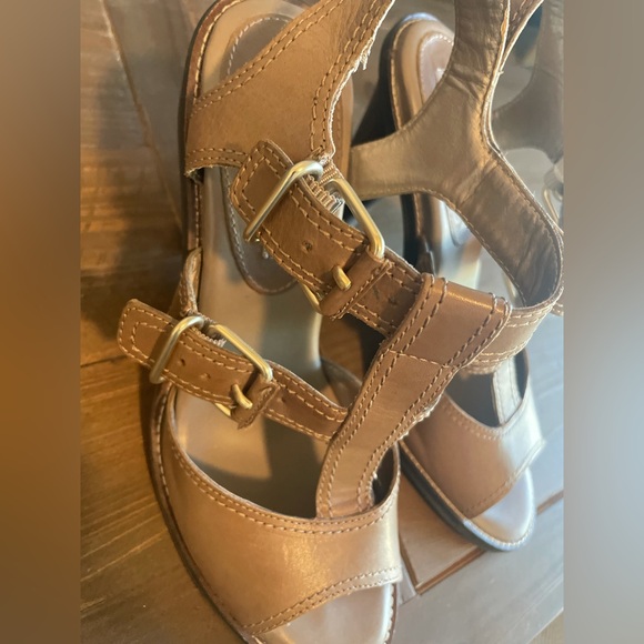 Banana Republic Heels - Picture 6 of 9